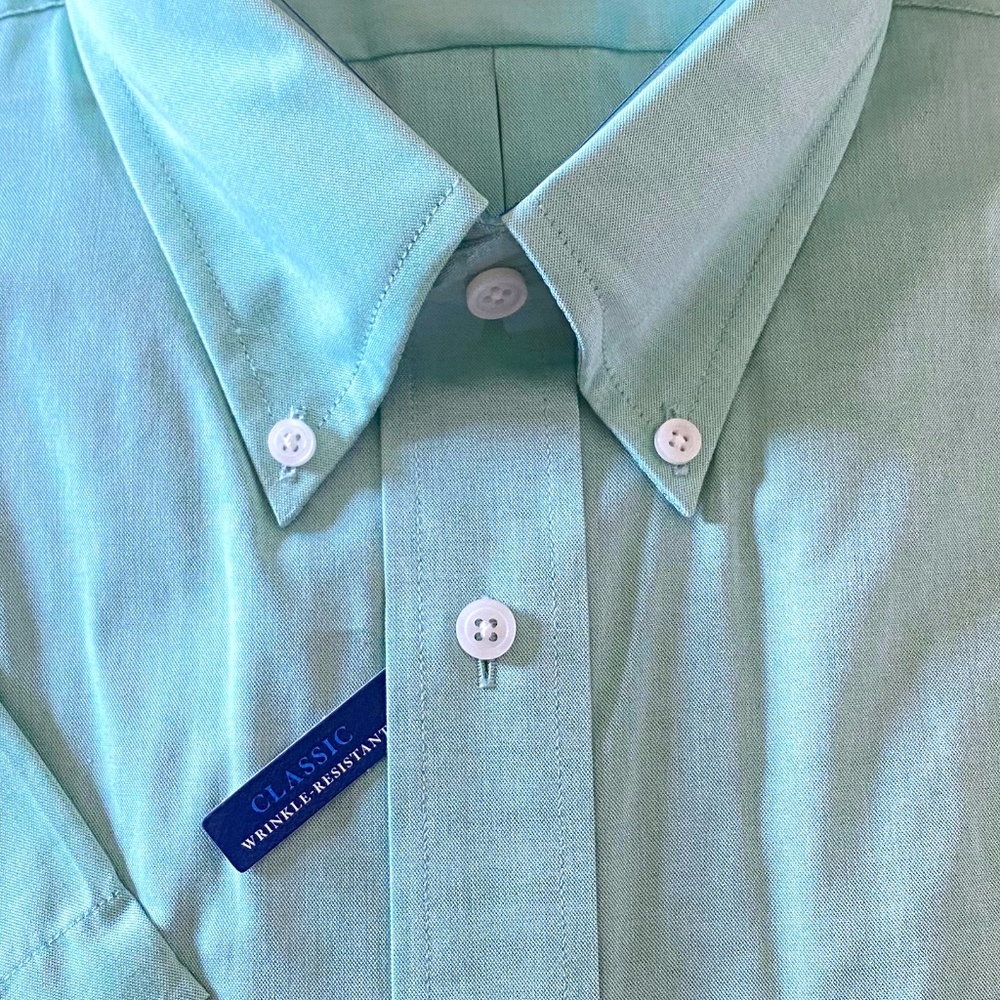 Light Green Short Sleeved Button Down Shirt Size L